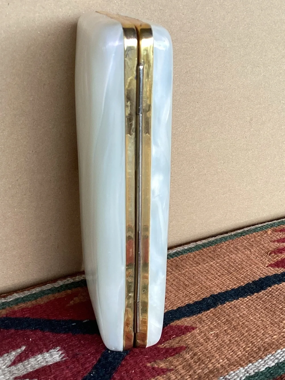 Vintage marble white purse clutch hard body lucite acrylic minaudiére bag